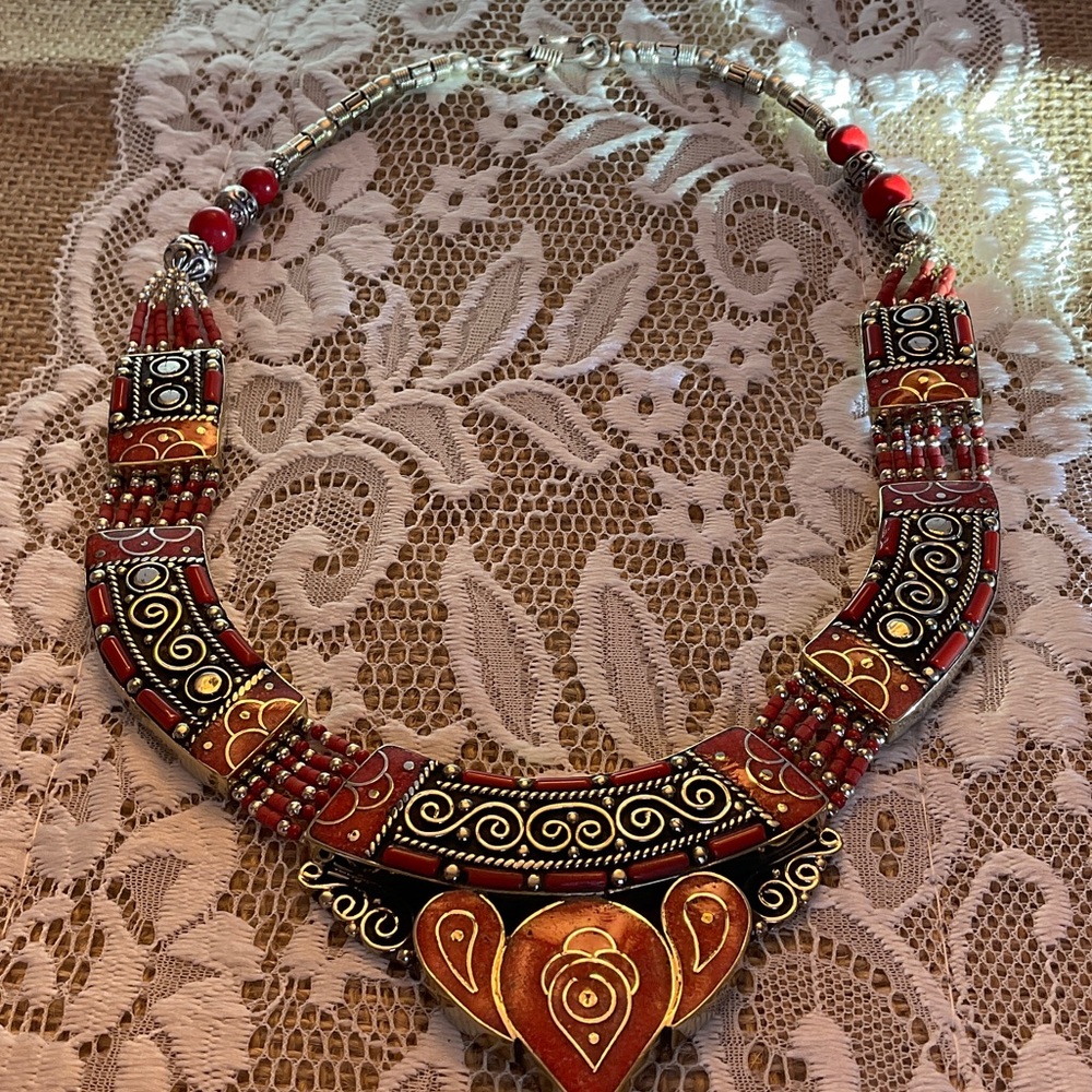 NWOT TIBETAN SILVER HANDCRAFTED BEADED NECKLACE